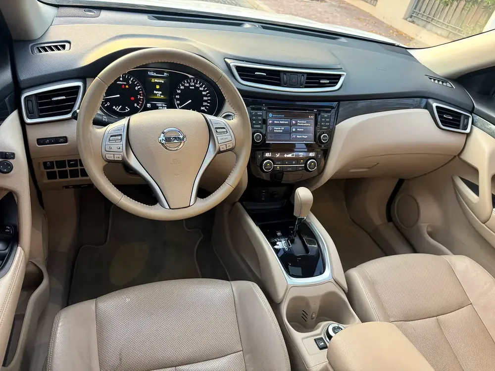 2017 Nissan X-Trail SL | GCC Specs | Full Service History | Panoramic Roof | Well Maintained - Image 14