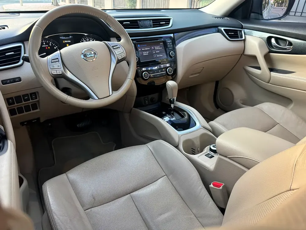 2017 Nissan X-Trail SL | GCC Specs | Full Service History | Panoramic Roof | Well Maintained - Image 15