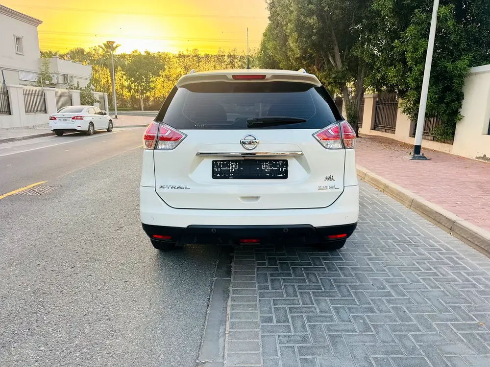 2017 Nissan X-Trail SL | GCC Specs | Full Service History | Panoramic Roof | Well Maintained - Image 6