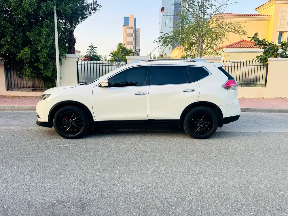2017 Nissan X-Trail SL | GCC Specs | Full Service History | Panoramic Roof | Well Maintained - Image 7