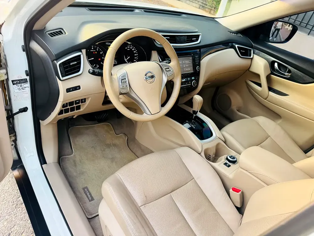 2017 Nissan X-Trail SL | GCC Specs | Full Service History | Panoramic Roof | Well Maintained - Image 9