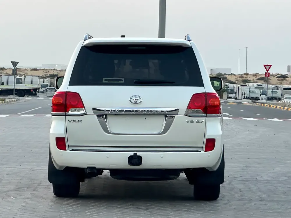 TOYOTA CRUISER GXR 5.7 MODEL 2014 GCC CAR PERFECT CONDITION INSIDE AND OUTSIDE FULL OPTION SUN ROOF - Image 20