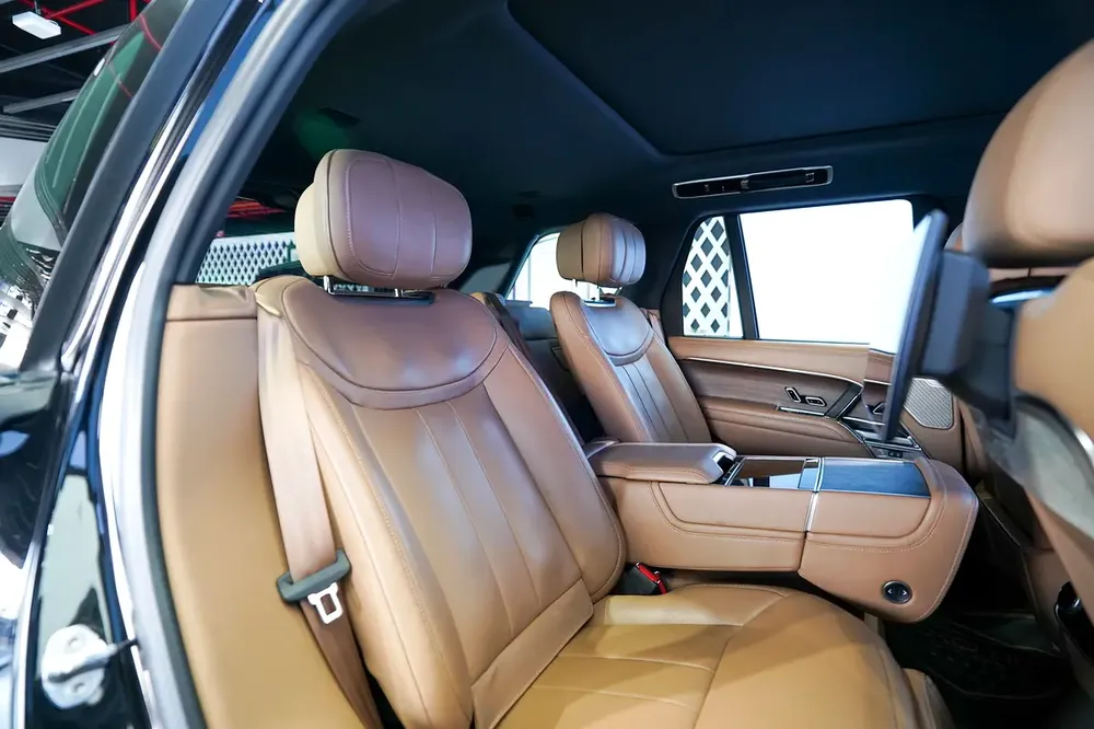 VOGUE AUTOBIOGRAPHY P530 V8 | WARRANTY JULY 2027 | LEG REST | REAR ENTERTAINMENT | SIDE STEPS - Image 12