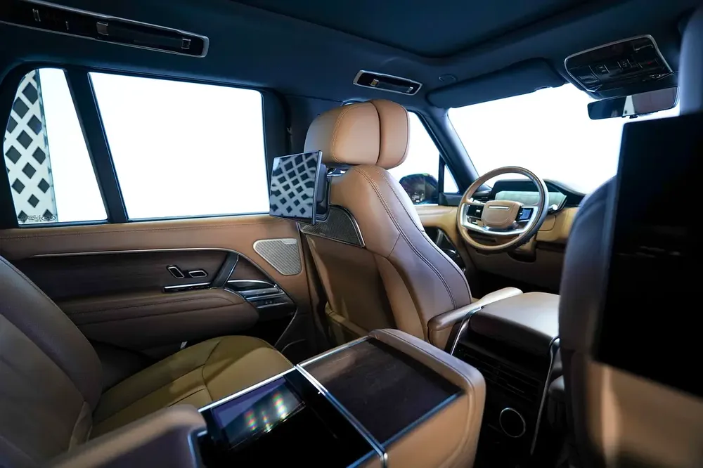 VOGUE AUTOBIOGRAPHY P530 V8 | WARRANTY JULY 2027 | LEG REST | REAR ENTERTAINMENT | SIDE STEPS - Image 14