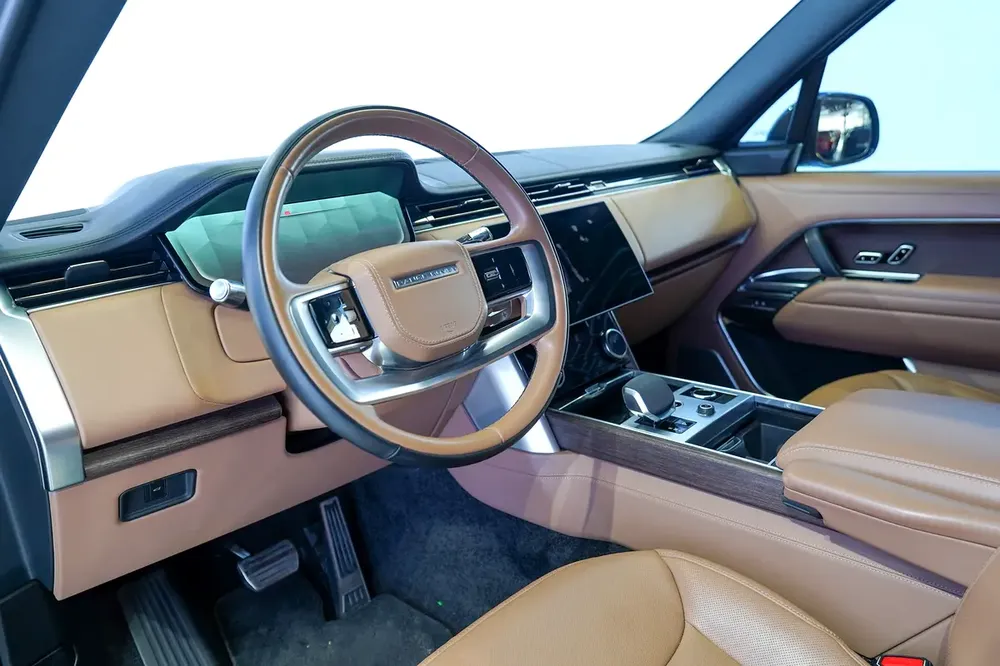 VOGUE AUTOBIOGRAPHY P530 V8 | WARRANTY JULY 2027 | LEG REST | REAR ENTERTAINMENT | SIDE STEPS - Image 6