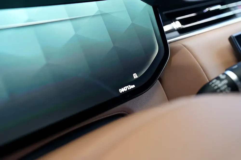 VOGUE AUTOBIOGRAPHY P530 V8 | WARRANTY JULY 2027 | LEG REST | REAR ENTERTAINMENT | SIDE STEPS - Image 7