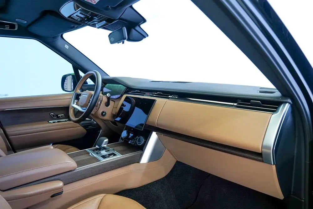 VOGUE AUTOBIOGRAPHY P530 V8 | WARRANTY JULY 2027 | LEG REST | REAR ENTERTAINMENT | SIDE STEPS - Image 8