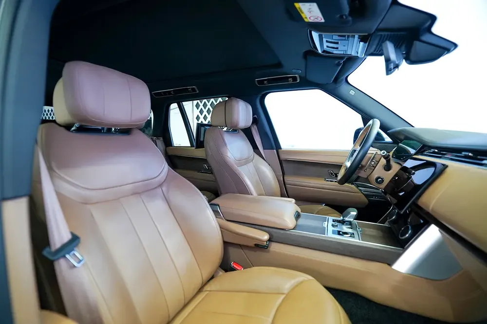 VOGUE AUTOBIOGRAPHY P530 V8 | WARRANTY JULY 2027 | LEG REST | REAR ENTERTAINMENT | SIDE STEPS - Image 9