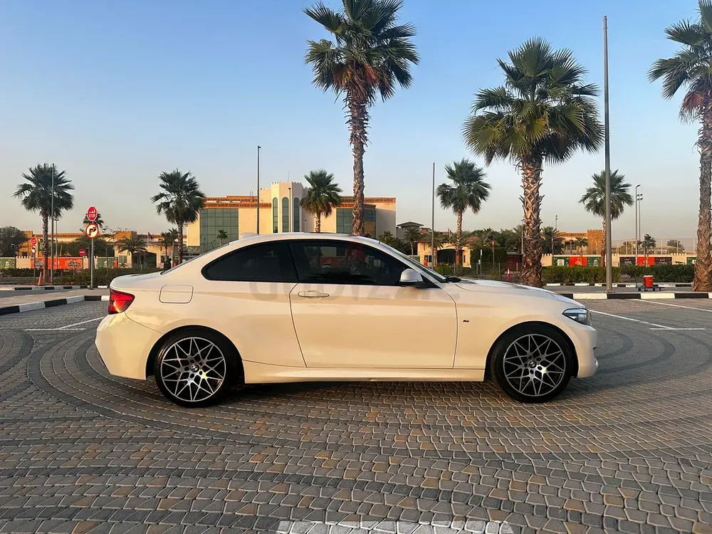 2018 BMW 2-Series 220i M Sport - GCC Specs - Image 4
