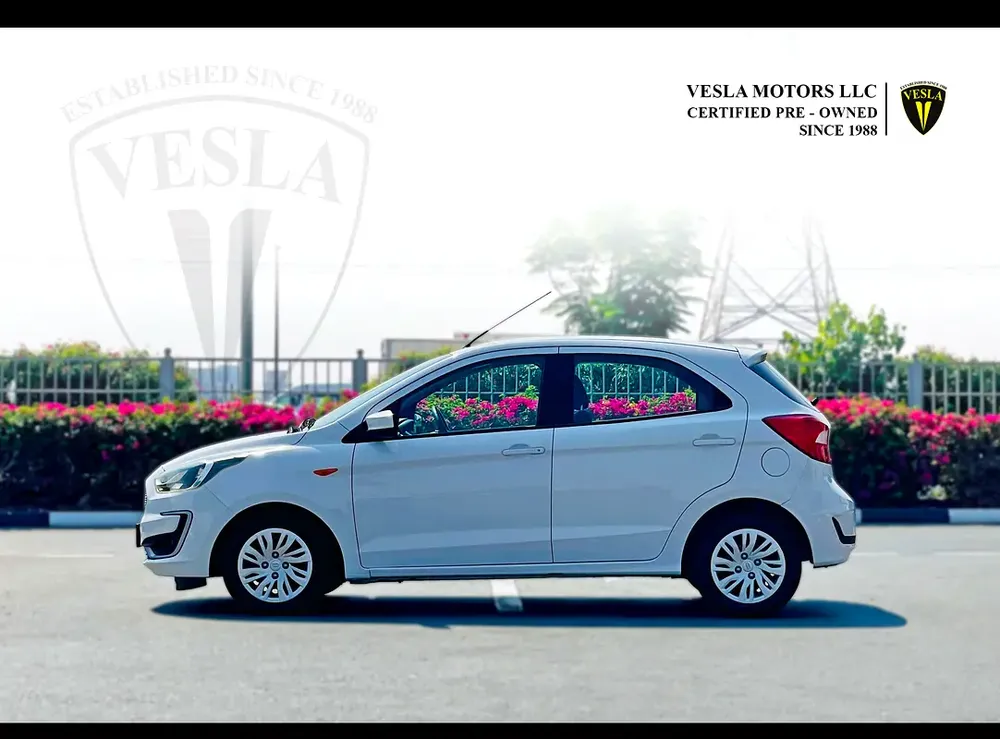 UNLIMITED MILEAGE WARRANTY / HATCHBACK + BLUETOOTH + USB + POWER LOCKS / IN HOUSE FINANCE - Image 4