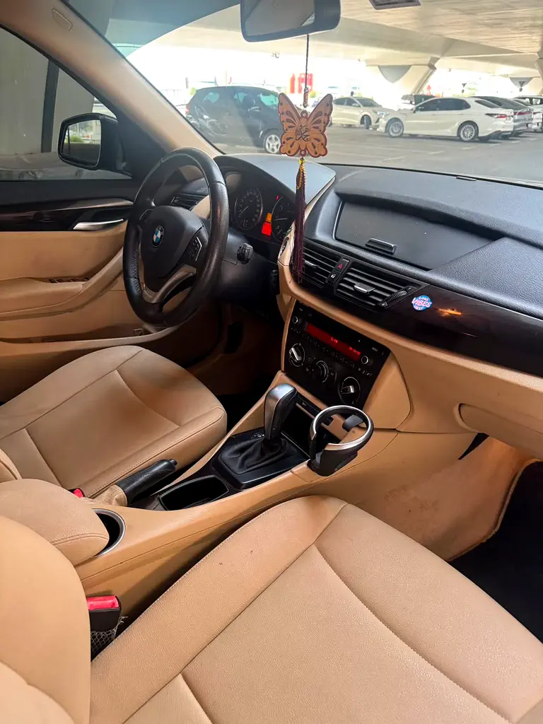 Low mileage 2014 BMW X1 2.0L 4 Cylinder - Image 4