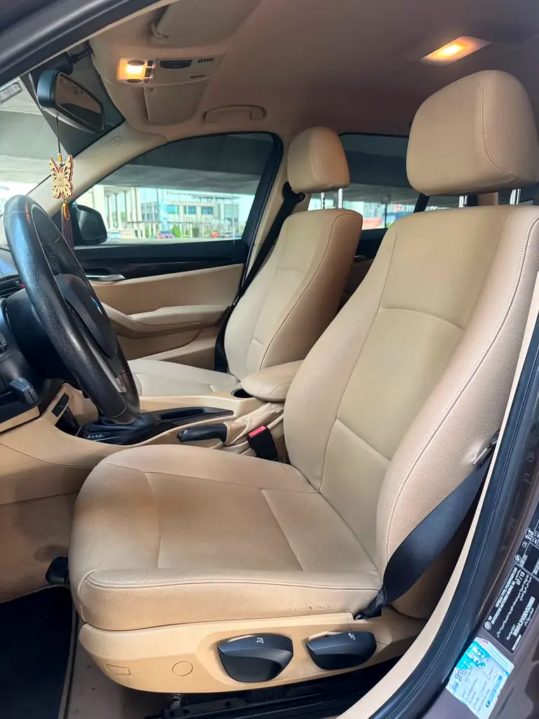 Low mileage 2014 BMW X1 2.0L 4 Cylinder - Image 6