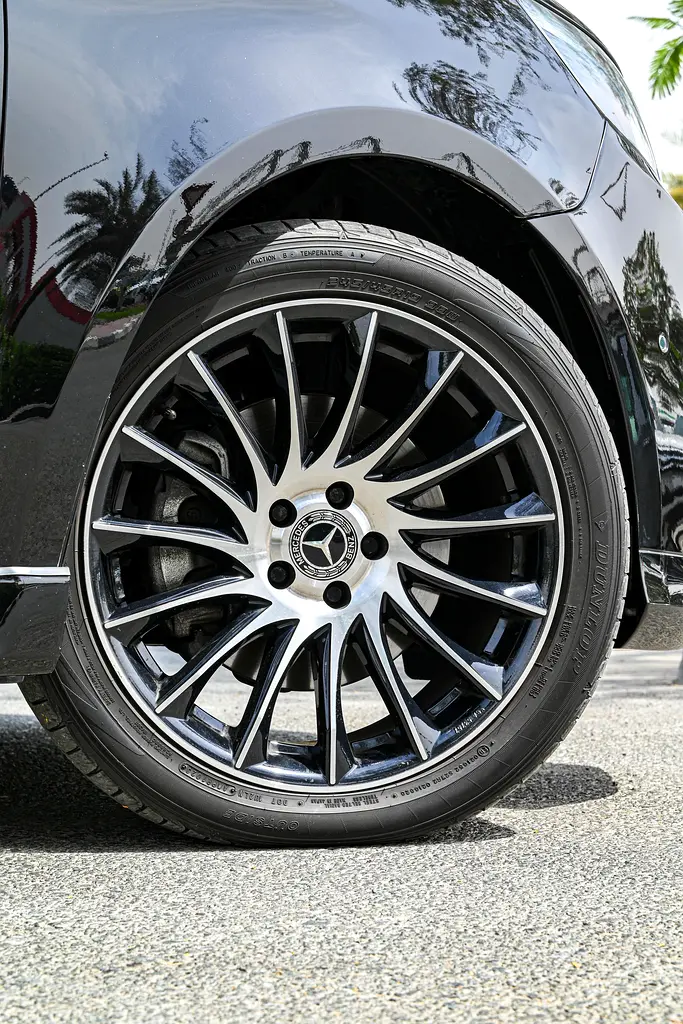Mercedes-Benz V-Class V 250 2023 - GCC Specs - Like New - Image 10
