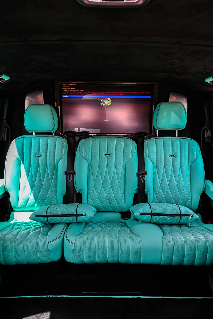 Mercedes-Benz V-Class V 250 2023 - GCC Specs - Like New - Image 14