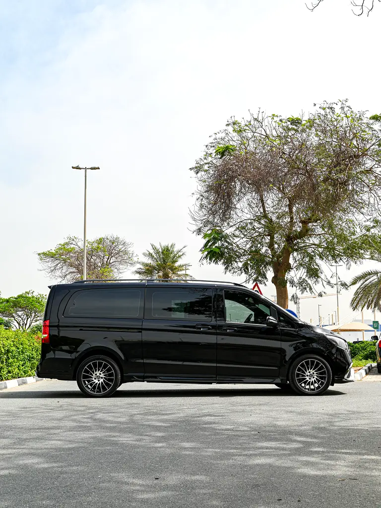 Mercedes-Benz V-Class V 250 2023 - GCC Specs - Like New - Image 5