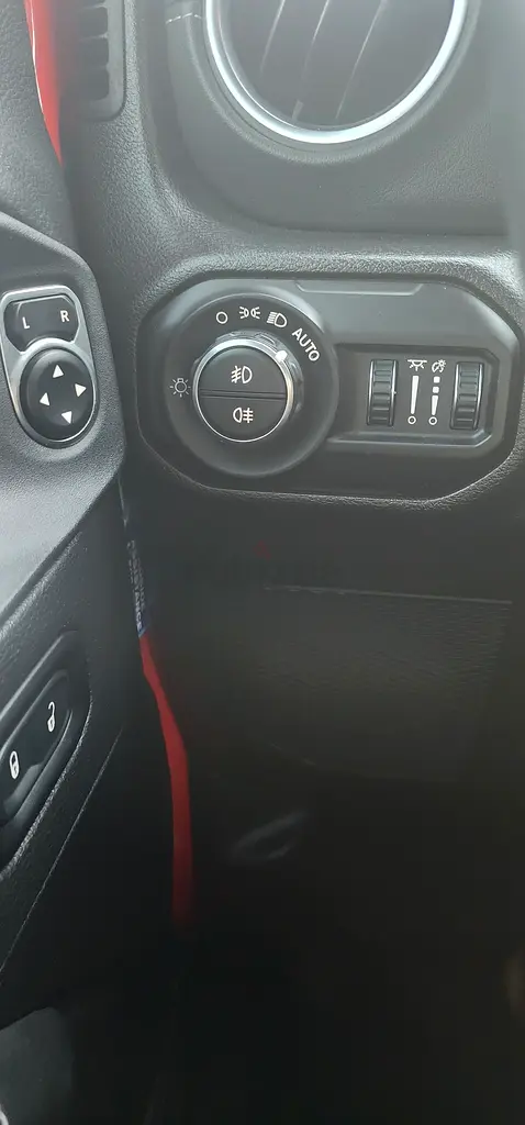 Jeep Wrangler Unlimited - Sahara with Agency Warranty - Image 7