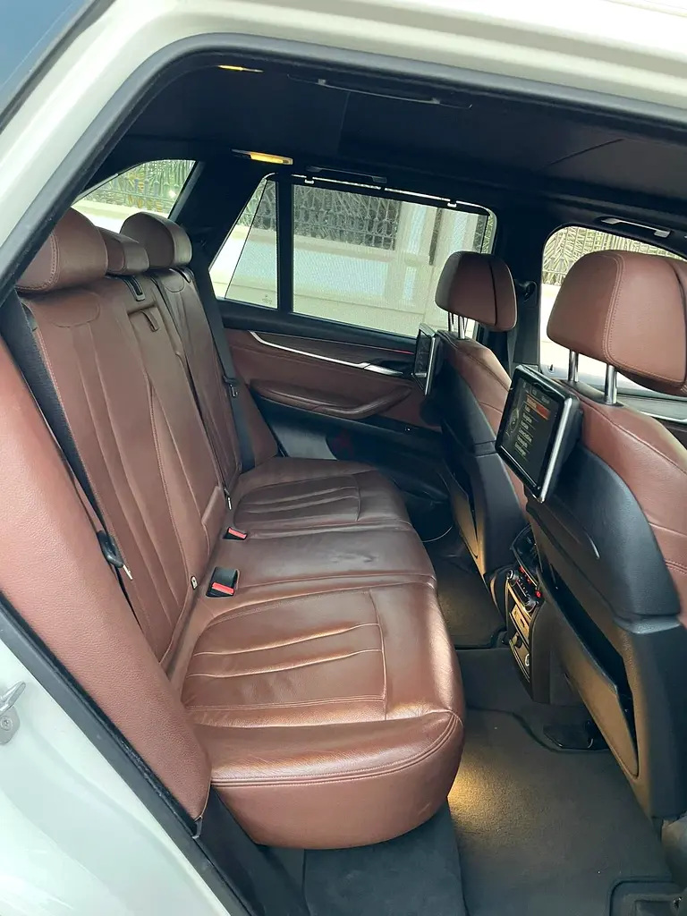 ** BMW X5 6 CYLINDER 306HP GCC ** - Image 14