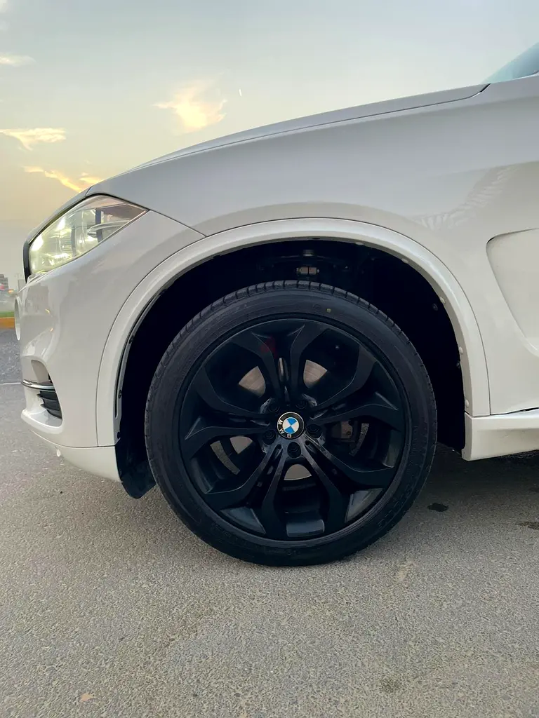 ** BMW X5 6 CYLINDER 306HP GCC ** - Image 4