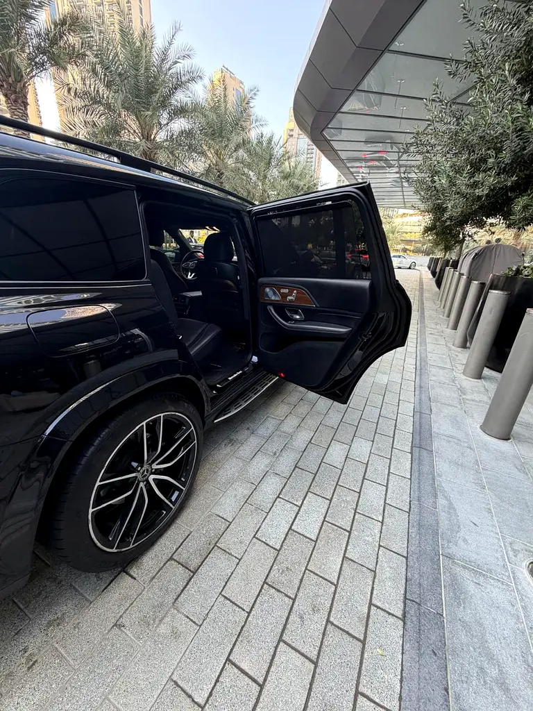Mercedes-Benz GLS 450 4MATIC 2020 GCC Specs - Pristine Condition - Image 10