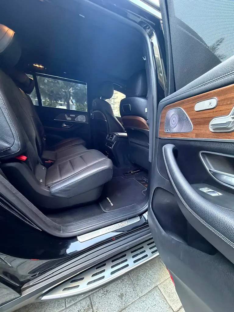 Mercedes-Benz GLS 450 4MATIC 2020 GCC Specs - Pristine Condition - Image 12