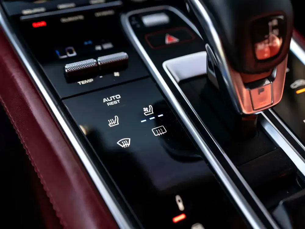 0% DOWN PAYMENT | 🚀 JUNE EDITION | 4 E-HYBRID SPORT DESIGN | FULL AGENCY SERVICE HISTORY - Image 15