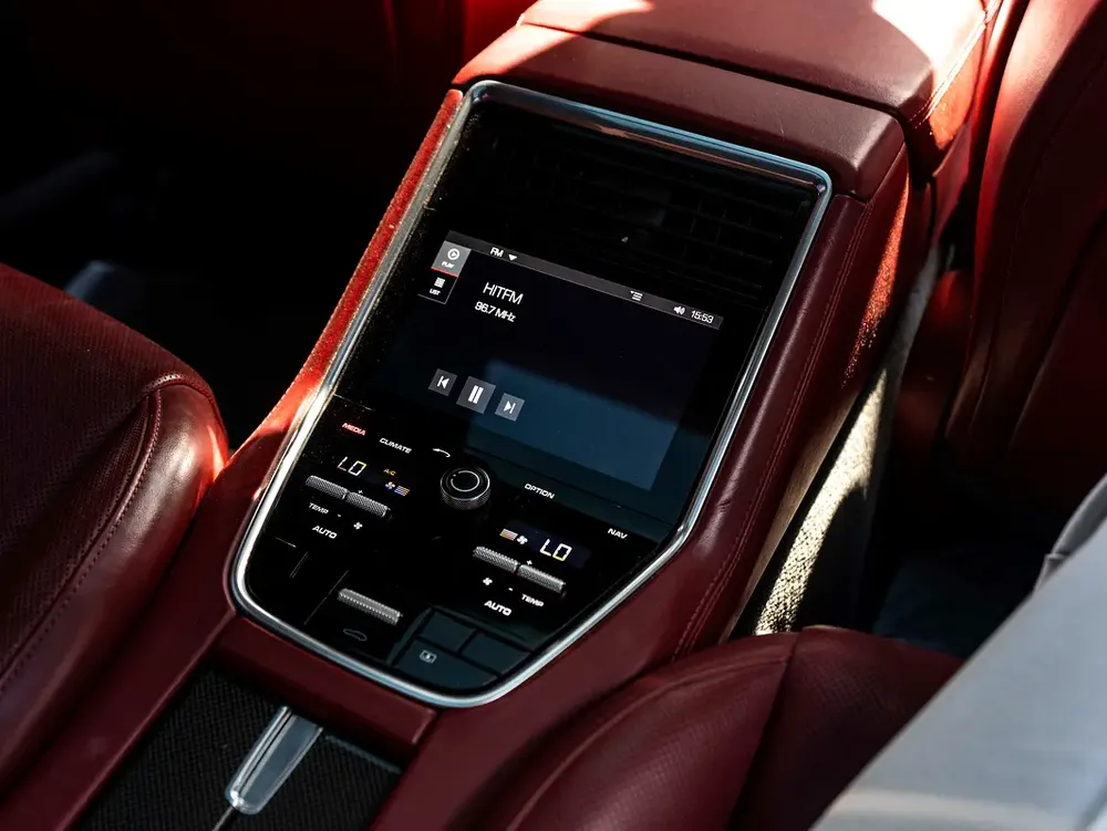 0% DOWN PAYMENT | 🚀 JUNE EDITION | 4 E-HYBRID SPORT DESIGN | FULL AGENCY SERVICE HISTORY - Image 19
