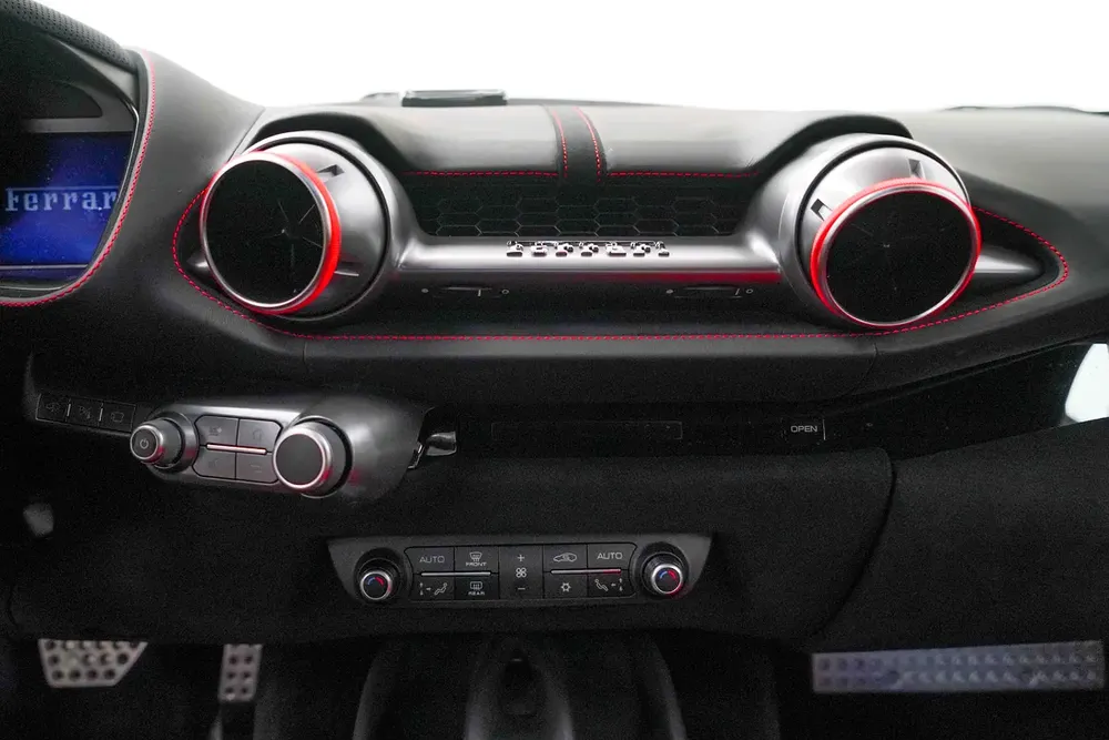 2018 FERRARI 812 SUPERFAST / LOW MILEAGE / V12 / CARBON FIBRE / JBL - Image 11