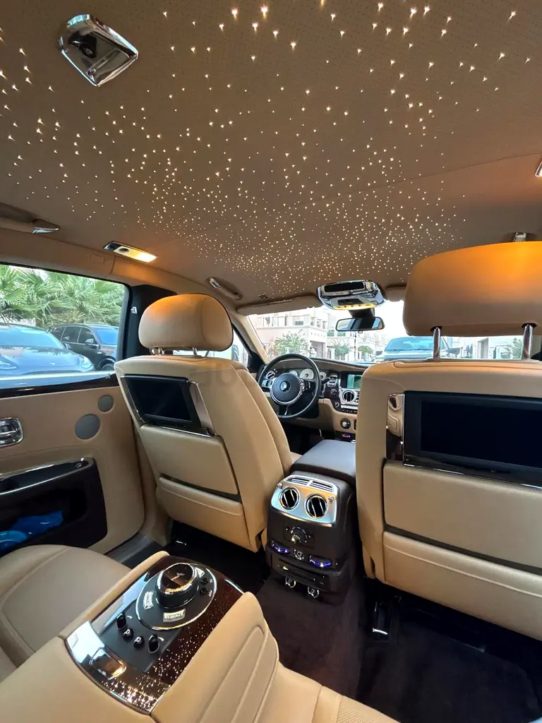 Rolls-Royce Ghost Series II Very Low Mileage 2016 GCC Specs - Image 10