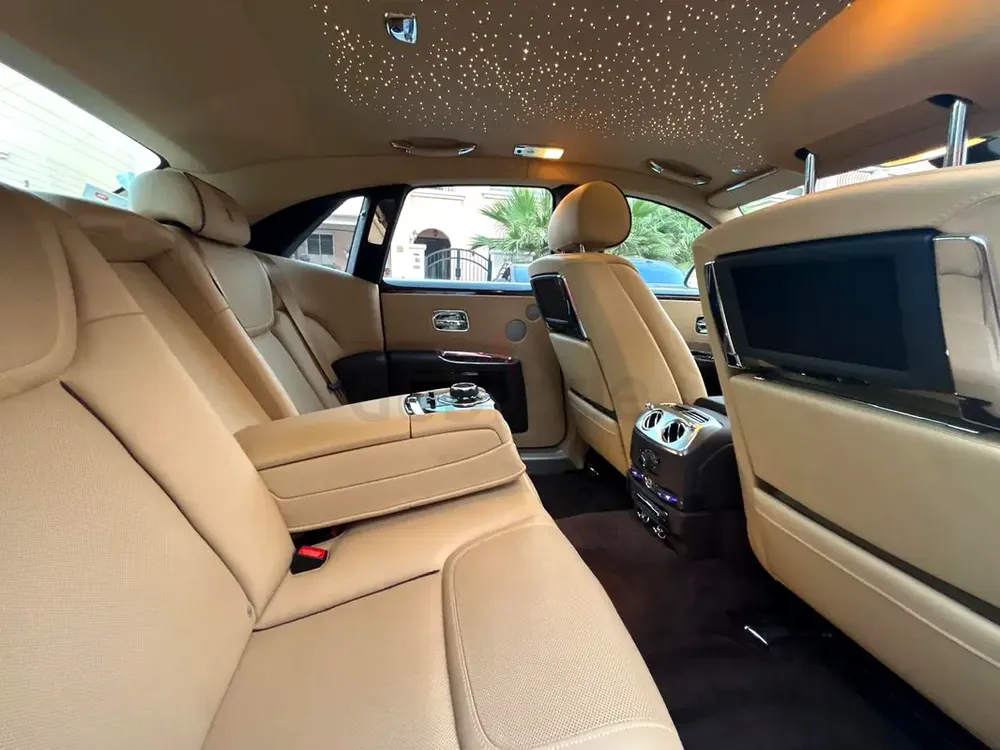 Rolls-Royce Ghost Series II Very Low Mileage 2016 GCC Specs - Image 11