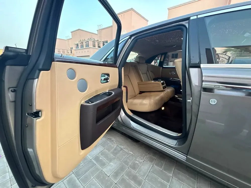 Rolls-Royce Ghost Series II Very Low Mileage 2016 GCC Specs - Image 12