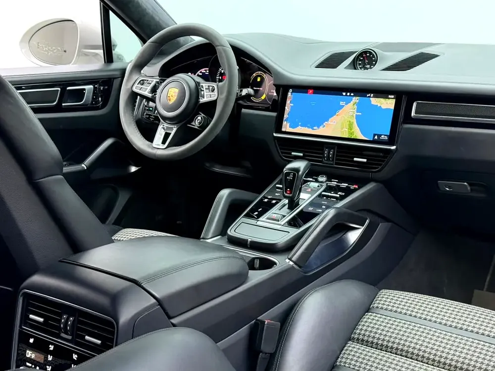 2020 Porsche Cayenne Coupe Turbo, 2026 Porsche Warranty, Full Porsche Service History, GCC - Image 11