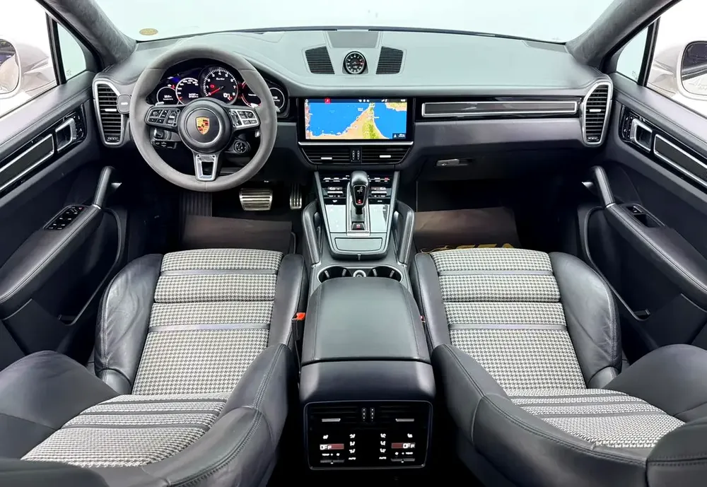 2020 Porsche Cayenne Coupe Turbo, 2026 Porsche Warranty, Full Porsche Service History, GCC - Image 13