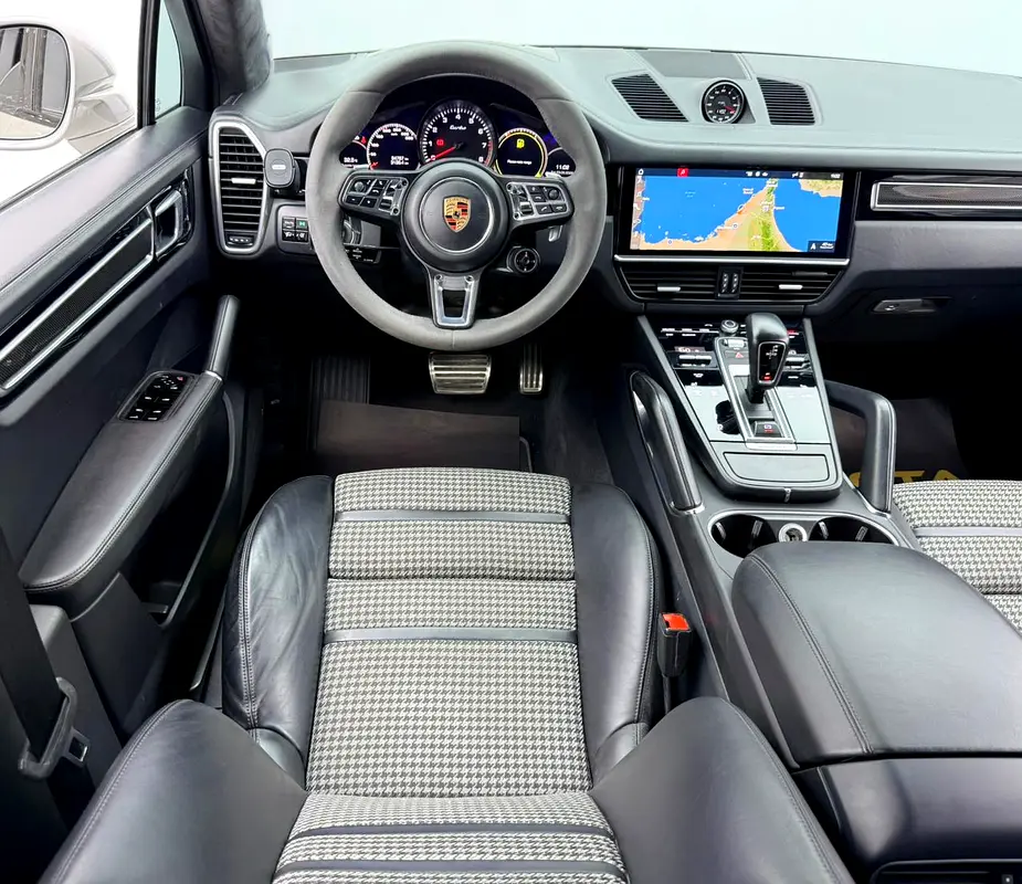 2020 Porsche Cayenne Coupe Turbo, 2026 Porsche Warranty, Full Porsche Service History, GCC - Image 14