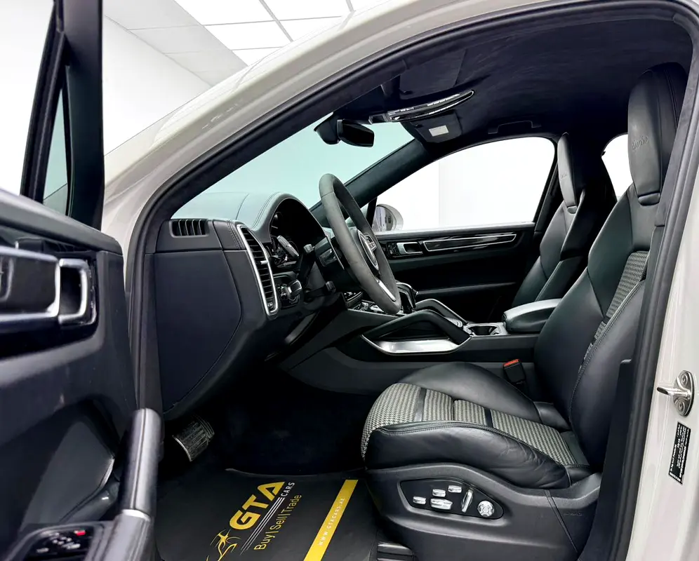 2020 Porsche Cayenne Coupe Turbo, 2026 Porsche Warranty, Full Porsche Service History, GCC - Image 8