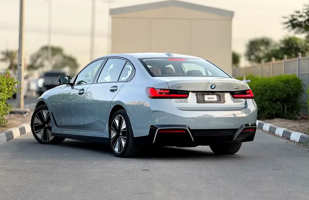 BMW i3 eDrive 40 L 2025 Chinese Specs - Brand New Electric Luxury Sedan - Image 4