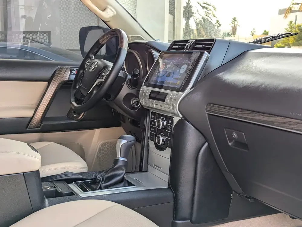 TOYOTA PRADO 2012 FACELIFTED 2023 WITH INTERIOR AND EXTERIOR V4 2.7L GCC IN EXCELLENT CONDITION - Image 10