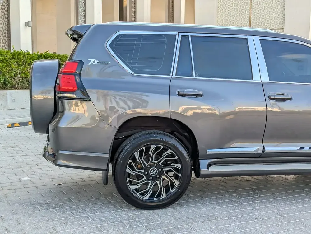 TOYOTA PRADO 2012 FACELIFTED 2023 WITH INTERIOR AND EXTERIOR V4 2.7L GCC IN EXCELLENT CONDITION - Image 11