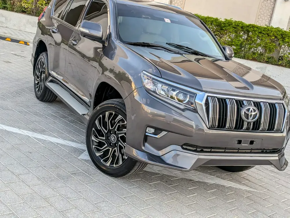 TOYOTA PRADO 2012 FACELIFTED 2023 WITH INTERIOR AND EXTERIOR V4 2.7L GCC IN EXCELLENT CONDITION - Image 18
