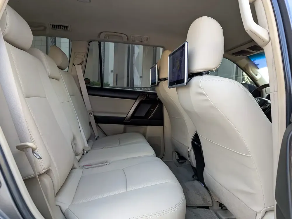 TOYOTA PRADO 2012 FACELIFTED 2023 WITH INTERIOR AND EXTERIOR V4 2.7L GCC IN EXCELLENT CONDITION - Image 4