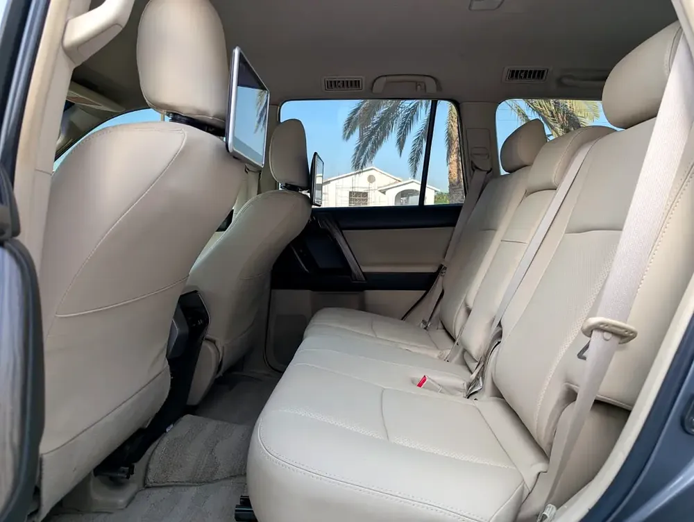 TOYOTA PRADO 2012 FACELIFTED 2023 WITH INTERIOR AND EXTERIOR V4 2.7L GCC IN EXCELLENT CONDITION - Image 5