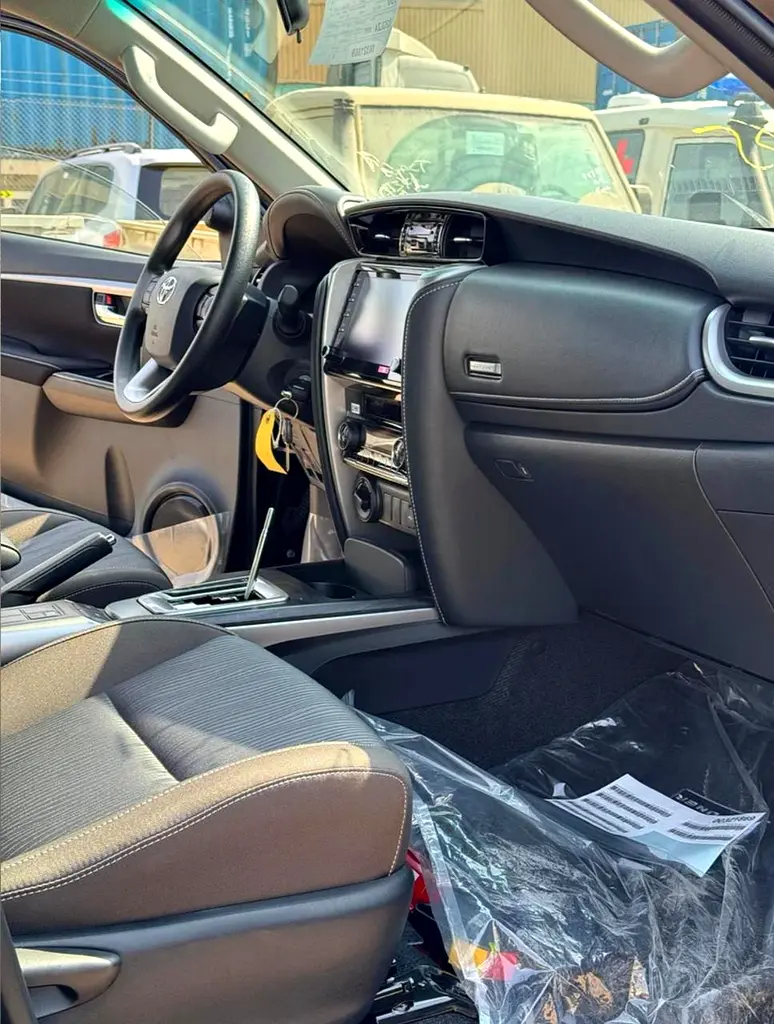 Toyota Fortuner 2026 2.7P Brand New - Export Ready - Image 9