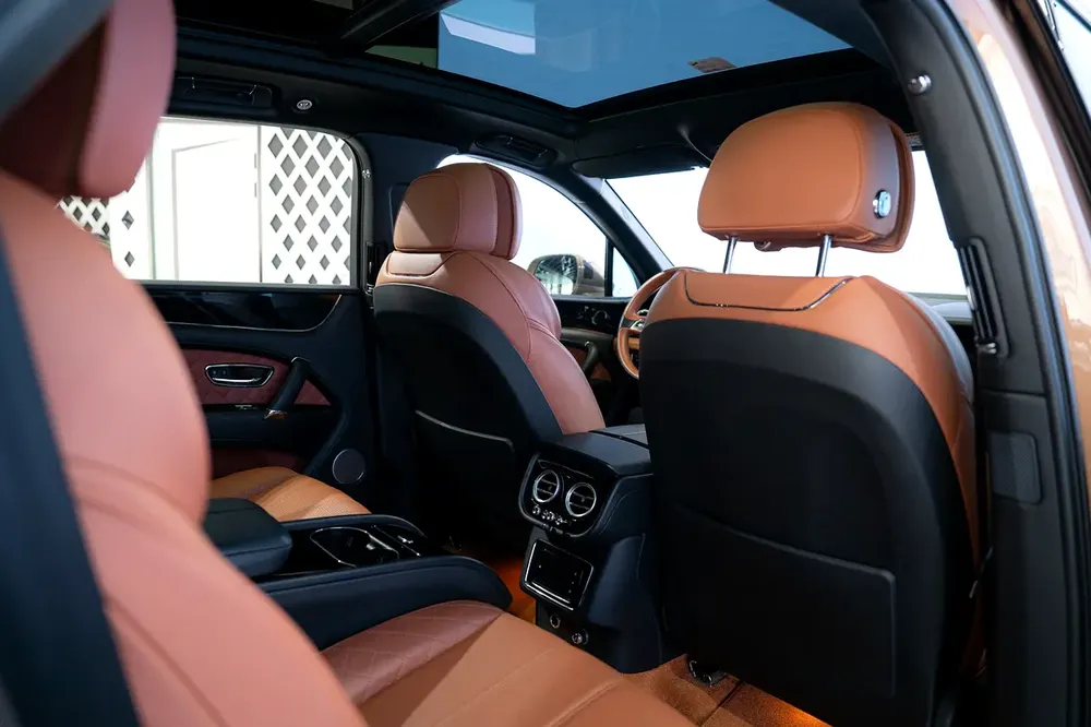 BENTAYGA W12 | PANORAMIC ROOF | ELECTRIC MEMORY SEATS | WARRANTY AVAILABLE - Image 10