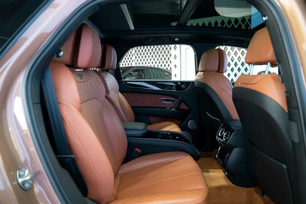 BENTAYGA W12 | PANORAMIC ROOF | ELECTRIC MEMORY SEATS | WARRANTY AVAILABLE - Image 11