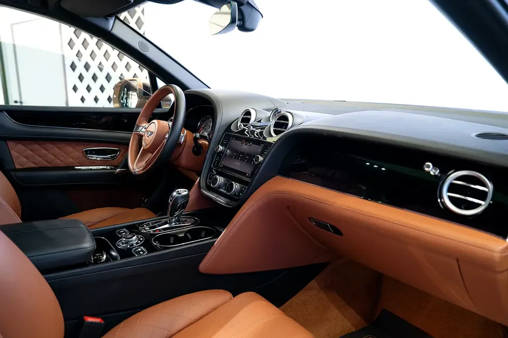 BENTAYGA W12 | PANORAMIC ROOF | ELECTRIC MEMORY SEATS | WARRANTY AVAILABLE - Image 12
