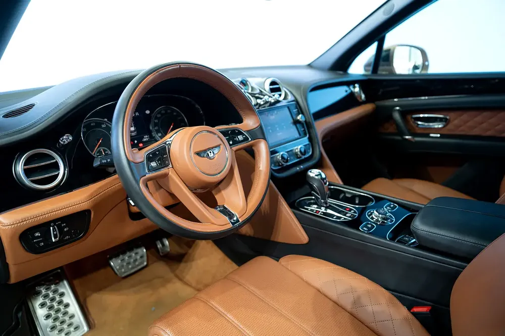 BENTAYGA W12 | PANORAMIC ROOF | ELECTRIC MEMORY SEATS | WARRANTY AVAILABLE - Image 6