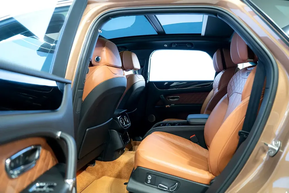 BENTAYGA W12 | PANORAMIC ROOF | ELECTRIC MEMORY SEATS | WARRANTY AVAILABLE - Image 7