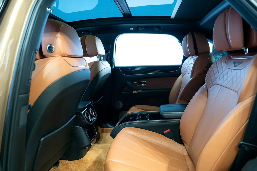 BENTAYGA W12 | PANORAMIC ROOF | ELECTRIC MEMORY SEATS | WARRANTY AVAILABLE - Image 8