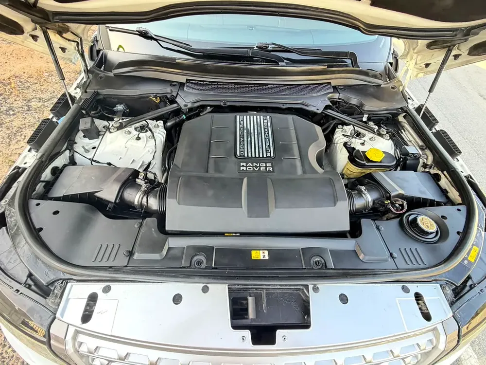 Land Rover Discovery HSE Luxury 2014 - GCC Specs - Well Maintained - Image 11