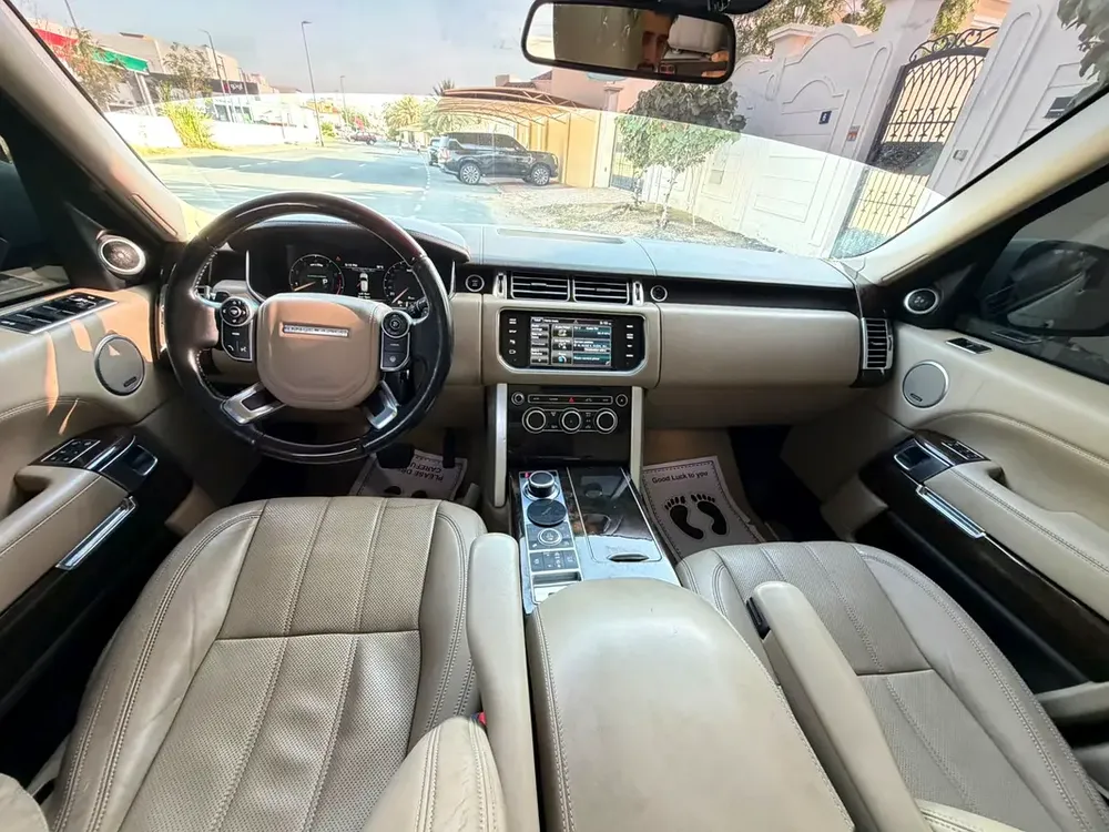 Land Rover Discovery HSE Luxury 2014 - GCC Specs - Well Maintained - Image 14