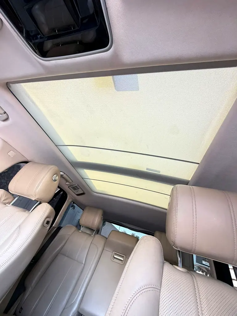 Land Rover Discovery HSE Luxury 2014 - GCC Specs - Well Maintained - Image 16